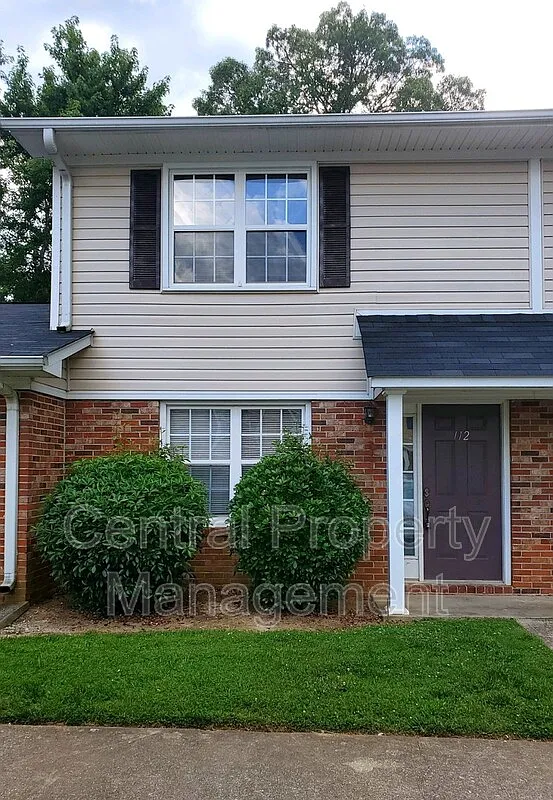 2 bed, 1.0 bath, 1008 sqft, $1,275 — Photo 2