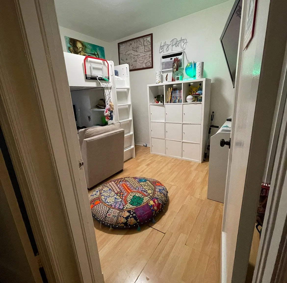 2 bed, 700 sqft, $2,200 — Photo 4