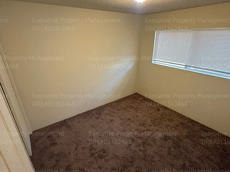 804 Niles St — Photo 17