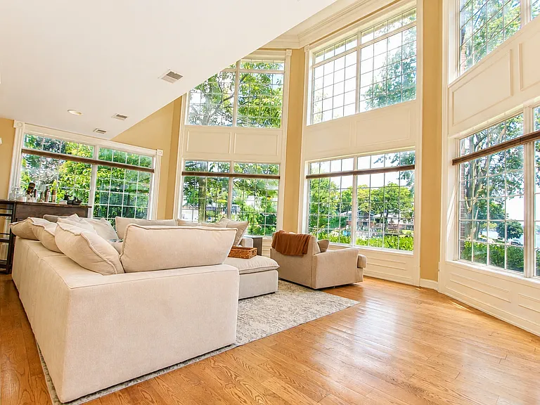 4156 Lamont Dr — Photo 14