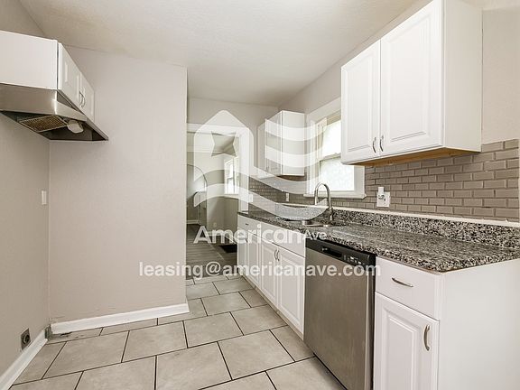 1588237_004_kitchen_5.jpg