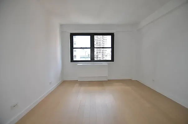 Rented by Manhattan Realty Group | media 4