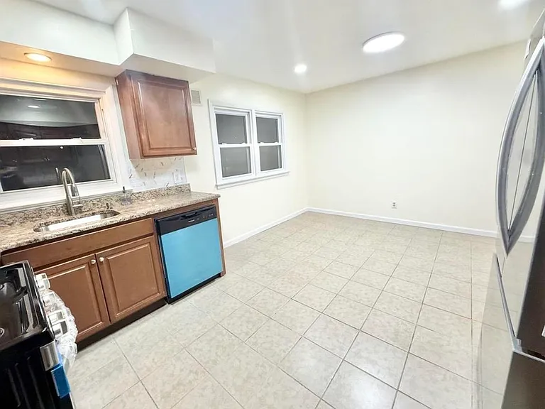 588 Avenue A #3 — Photo 11