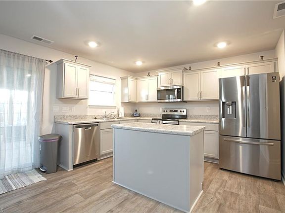 4th image of 6887 Keeneland Dr