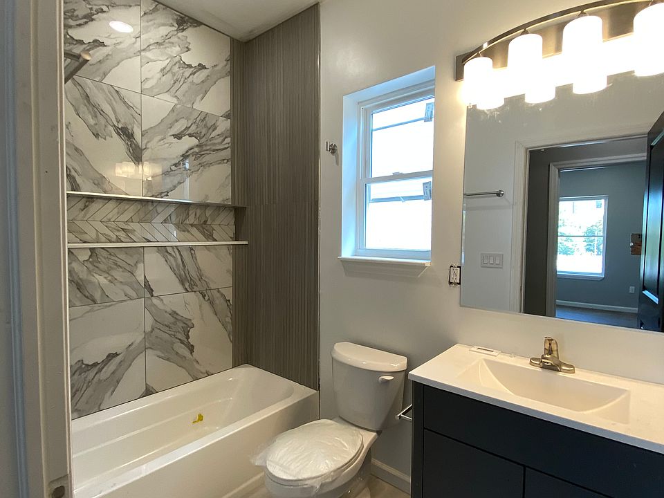 1st image of 40 Lincoln St #3