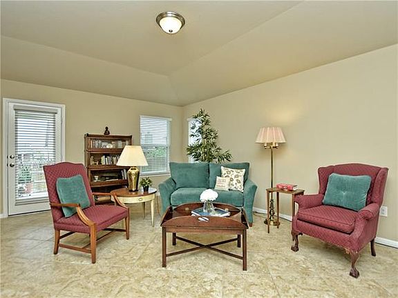 3rd image of 316 Moulins Ln