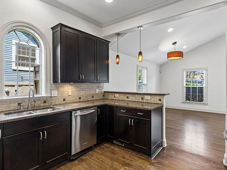 1011 Bate Ave — Photo 12