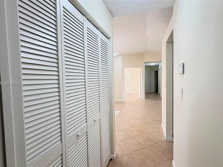 821 W Beckley Sq — Photo 13