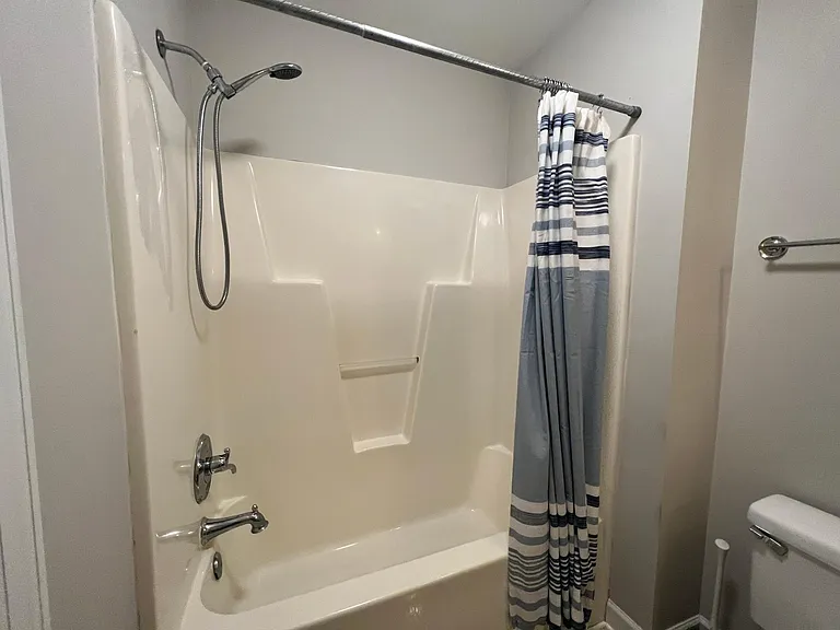 1004 Melville Ln — Photo 24