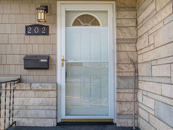 2nd image of 202 W Angela Blvd
