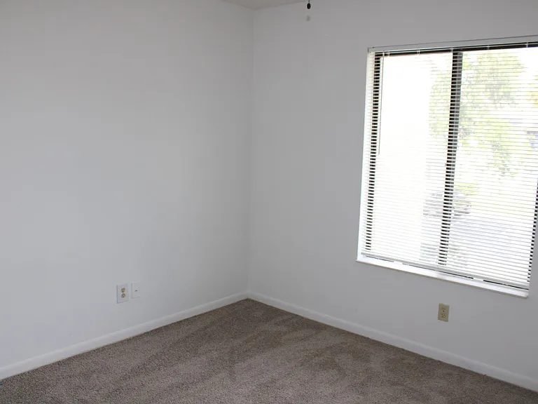 952 Courtyard Ln #12 — Photo 19