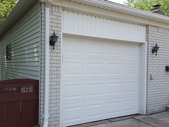 2nd image of 15312 Hill Ct