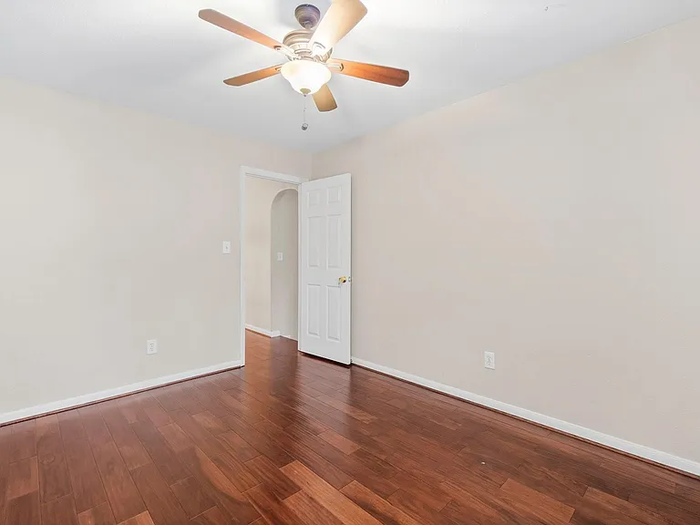 83 Terraglen Dr — Photo 31