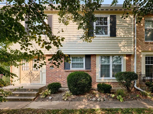 820 Coalport Dr, Saint Louis, MO 63141