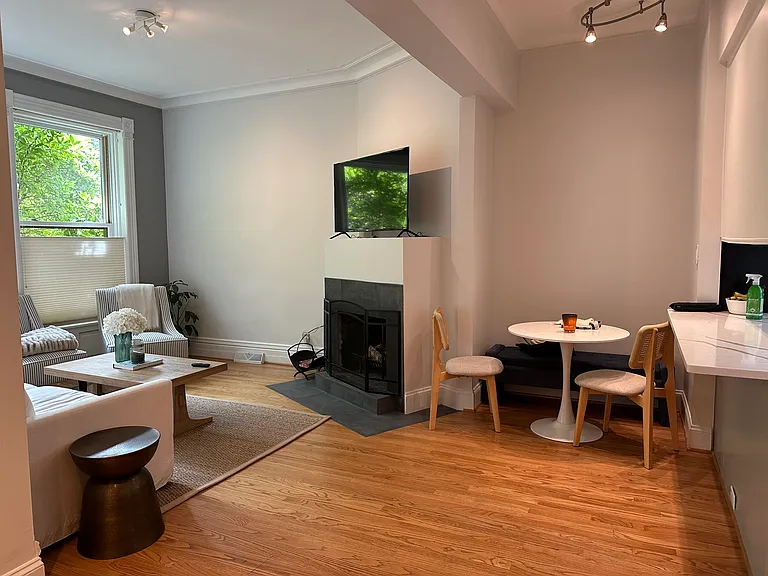 208 W Willow St #1 — Photo 11