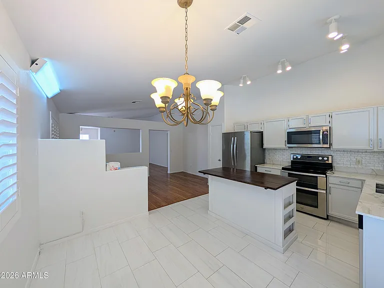 2824 W Angela Dr — Photo 27