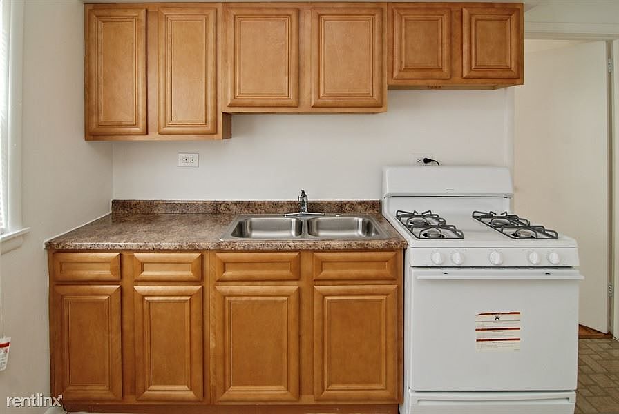 817 S 19th Ave Apartments Chicago Kitchen_2