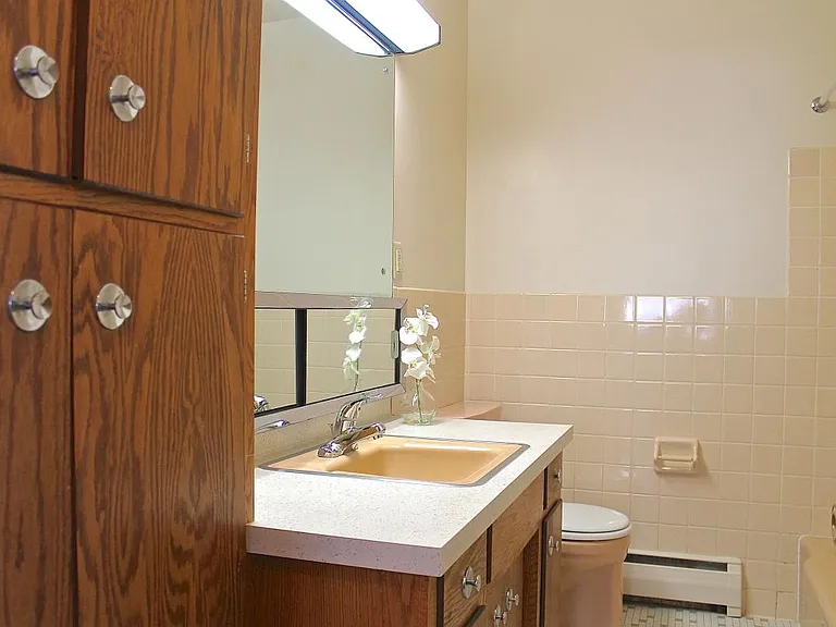 1398 Saint Paul Ave — Photo 13