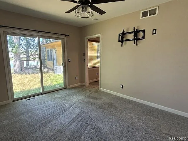 4784 Sylvester Ave — Photo 15