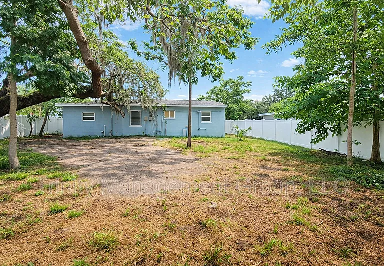 7131 Carlow St — Photo 4
