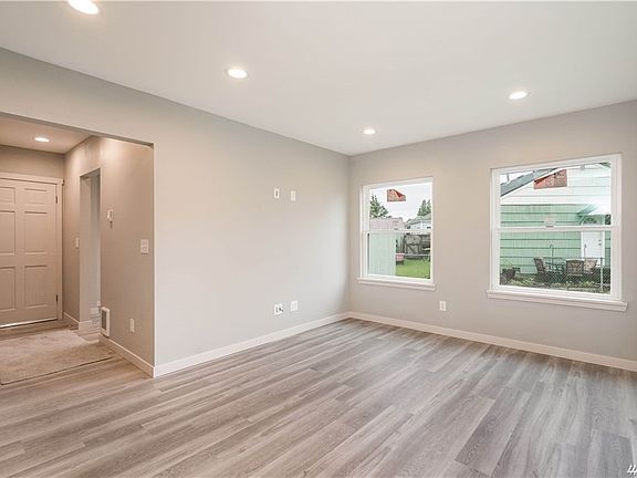 5th image of 702 Myrtine St