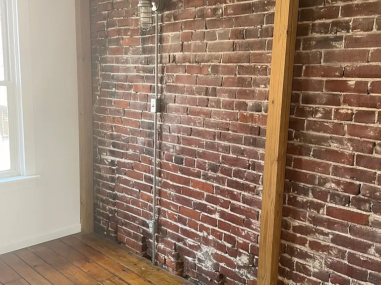 4520 Liberty Ave — Photo 2