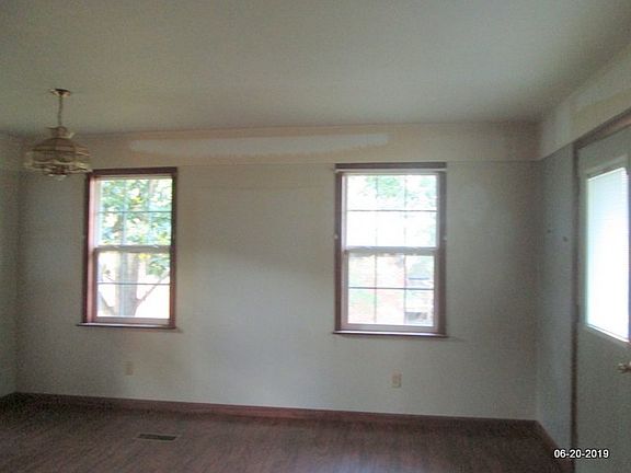 4th image of 221 Glendale Dr