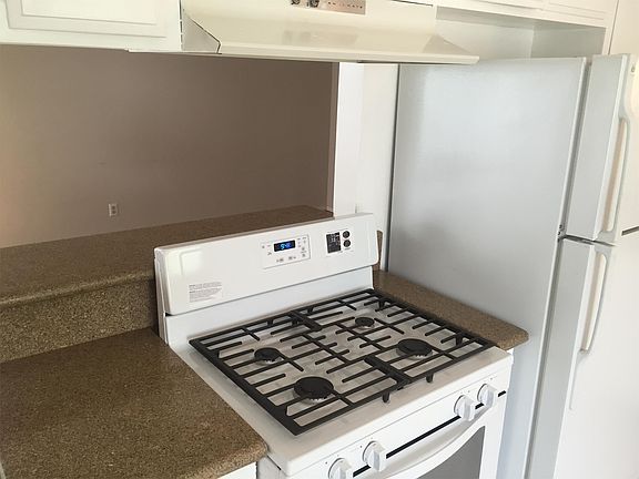 4th image of 1923 Gramercy Ave #B
