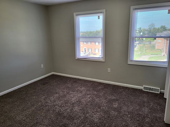 5th image of 1643 Foxhaven Dr APT 14
