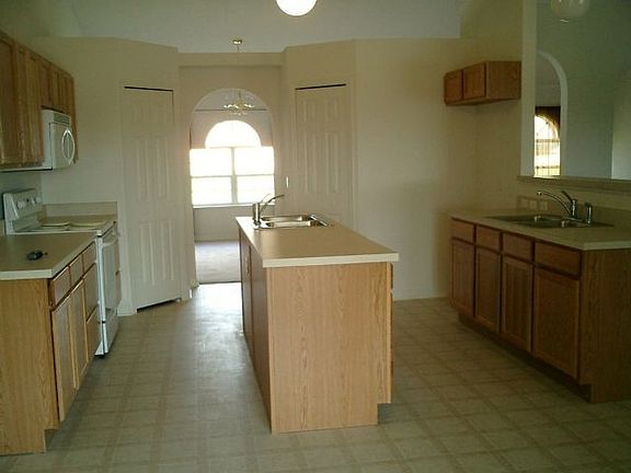 2nd image of 1006 Fox Trail Ave