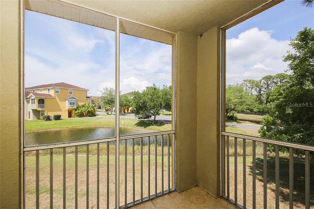 3 bed, 1395 sqft, $2,100 — Photo 2
