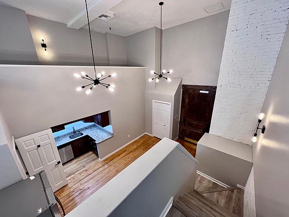 3rd image of 27 Hillside Pl APT 28