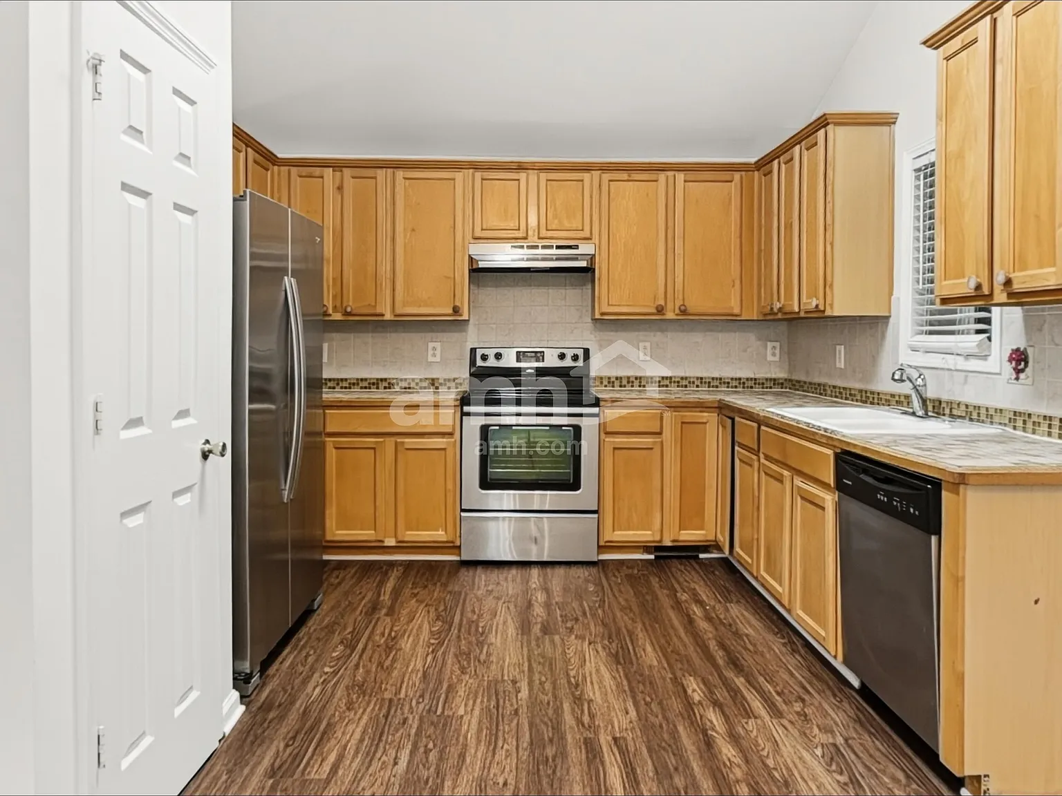 3 bed, 3.0 bath, 1495 sqft, $2,195 — Photo 3