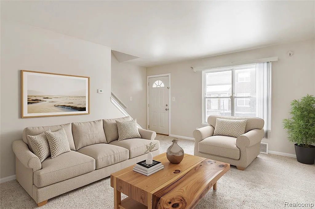 3 bed, 2.0 bath, 1900 sqft, $2,000 — Photo 2