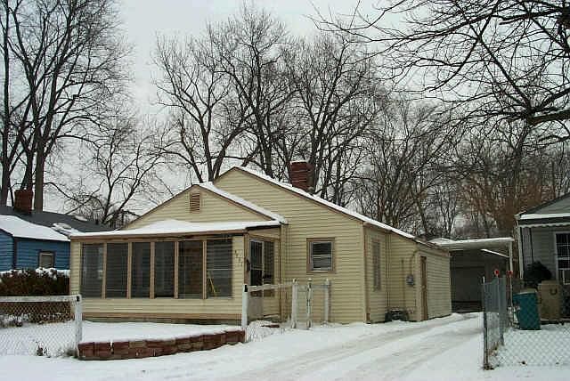 1st image of 3537 N Caroline Ave
