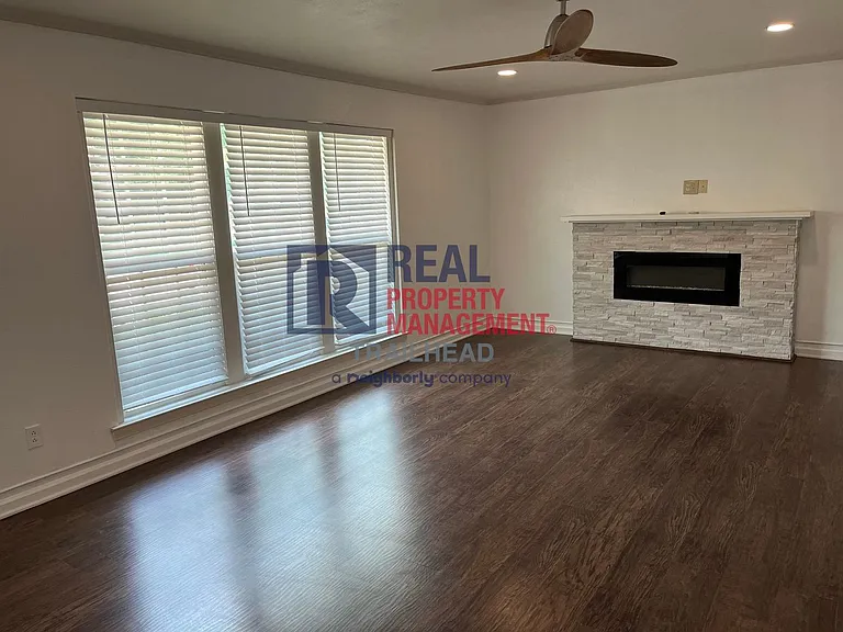 6402 Espana Dr — Photo 5