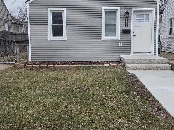 20925 Ridgemont Rd, Harper Woods, MI 48225