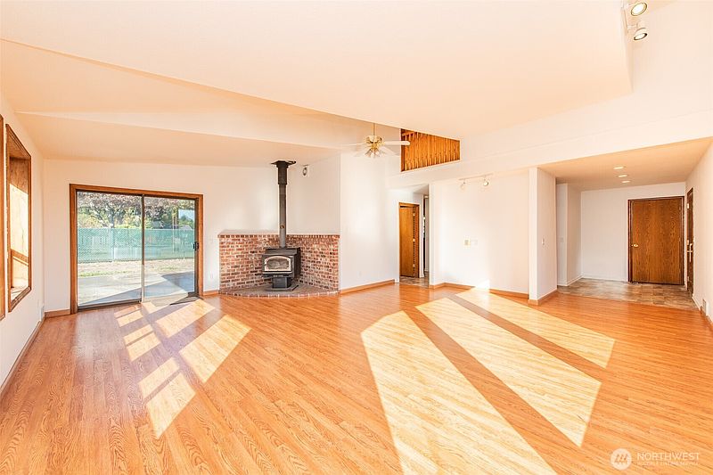 5th image of 73 W Quail Lane