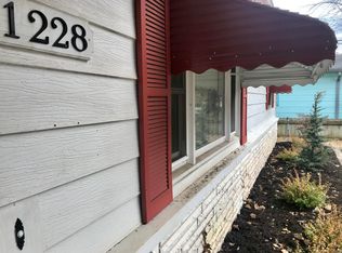 1228 S Airwood Ave, Springfield, MO 65804
