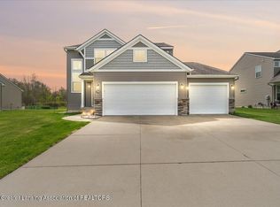 7590 Yarberry Ct, Grand Ledge, MI 48837