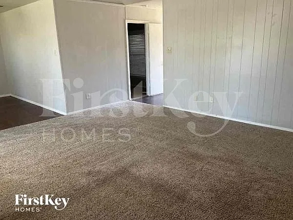 4 bed, 2.0 bath, 1617 sqft, $1,690 — Photo 2