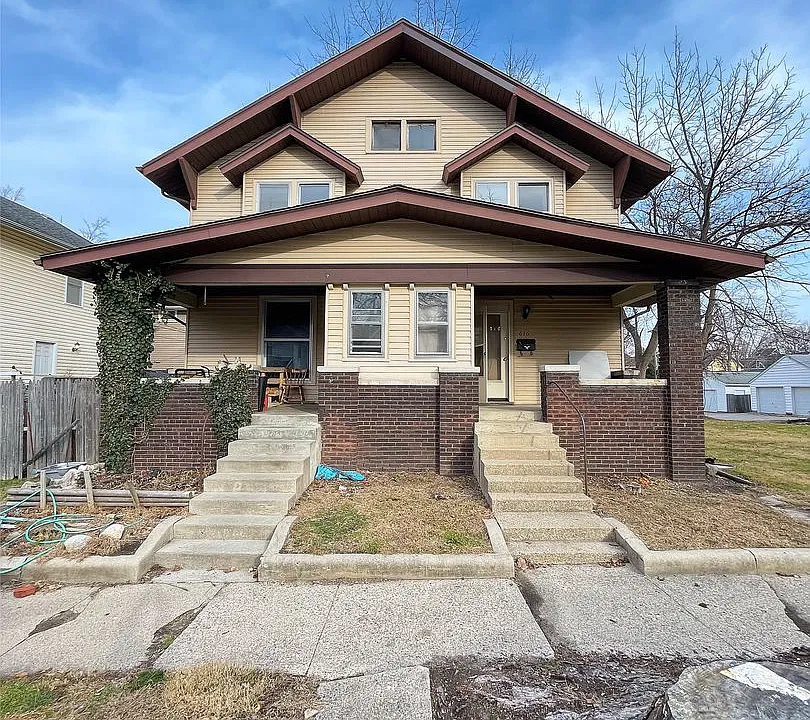 616-618 W Pike St