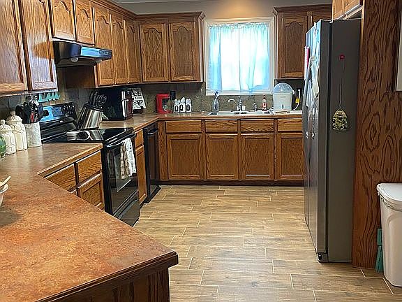 3rd image of 409 E Ironwood Dr