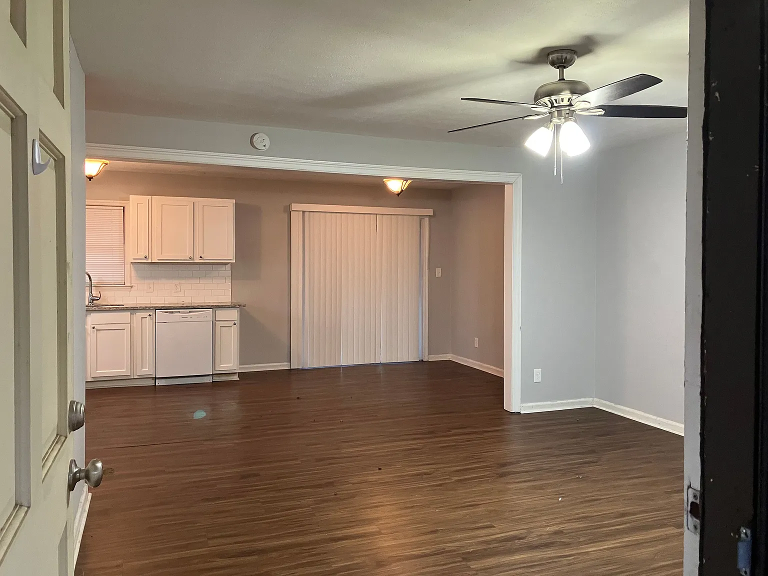 4 bed, 1326 sqft, $1,505 — Photo 4