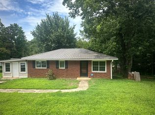 26 Fleming St, Royston, GA 30662