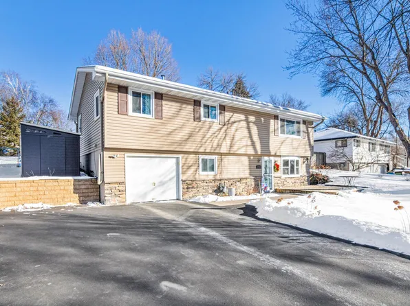 6768 Berkshire Ln N, Maple Grove, MN 55311