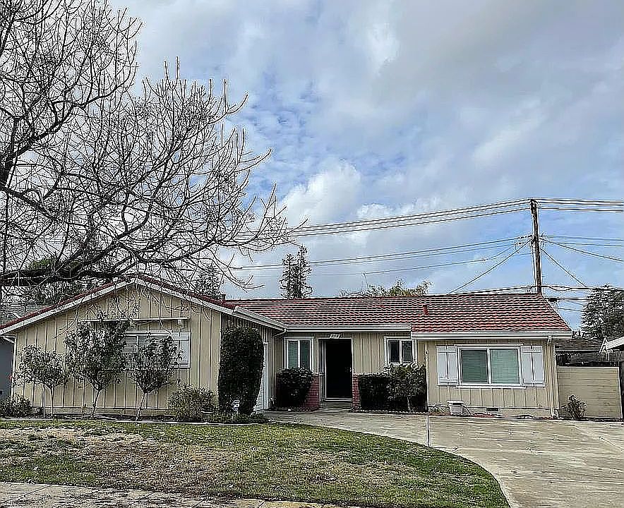 1st image of 759 Brentwood Dr