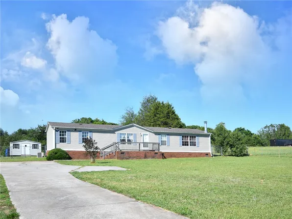 1390 1st Ave, Starr, SC 29684