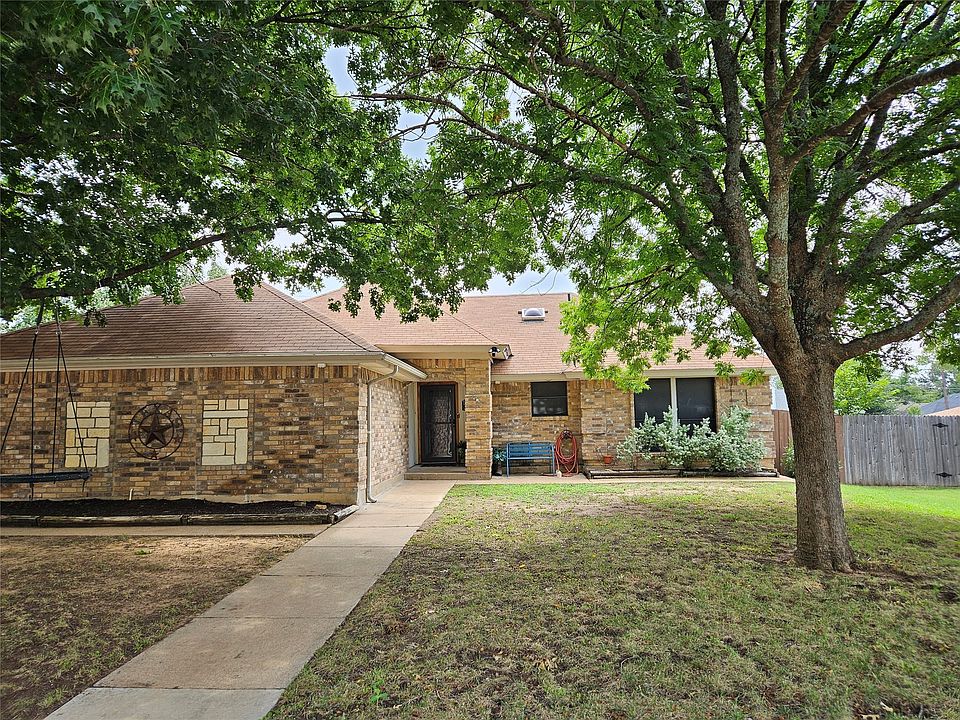 1st image of 429 Black Oak Ln