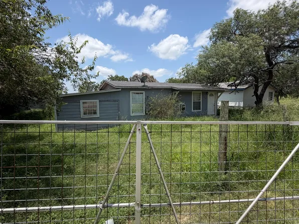 904 PINE ST, Floresville, TX 78114